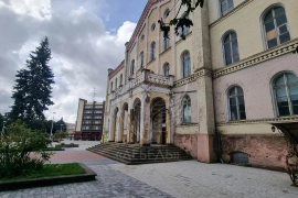 Продажа 1/2 доли коммерческой недвижимости.