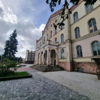 Продажа 1/2 доли коммерческой недвижимости.